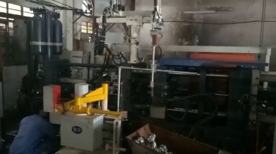 Machine de coulée sous pression en alliage d'aluminium LH- 1600T